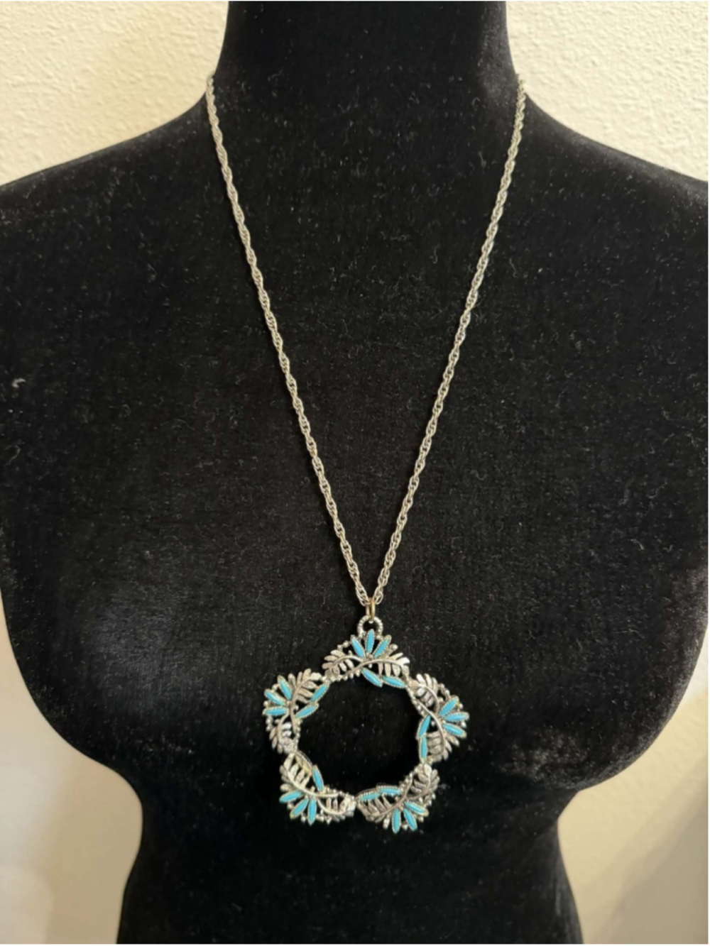 Southwest Turquoise Style Wreath Pendant Necklace Silver Tone Boho